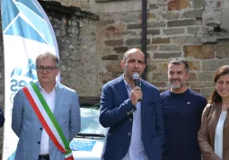 L'assessore al Commercio Diego Bressi saluta i convenuti all'inaugurazione